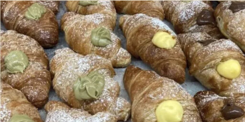 What to put on a croissant for breakfast?