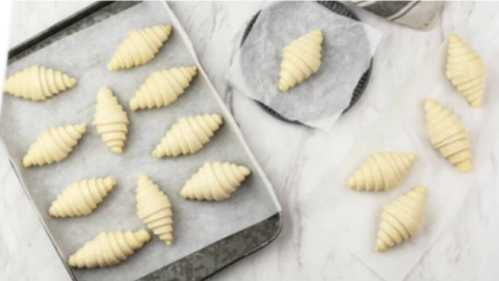 Are crescent rolls supposed to be croissant